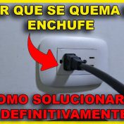 enchufe que chispea riesgo electrico